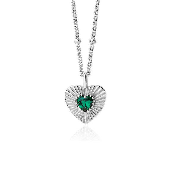 Wholesale S925 Sterling Silver Heart Shaped Inlaid Emerald Love Necklace With Zircon Retro Elegant Clavicle Chain For Women