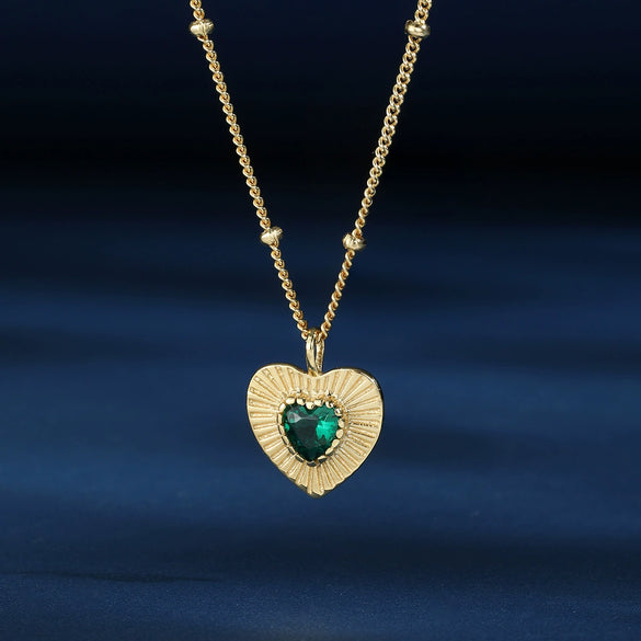 Wholesale S925 Sterling Silver Heart Shaped Inlaid Emerald Love Necklace With Zircon Retro Elegant Clavicle Chain For Women