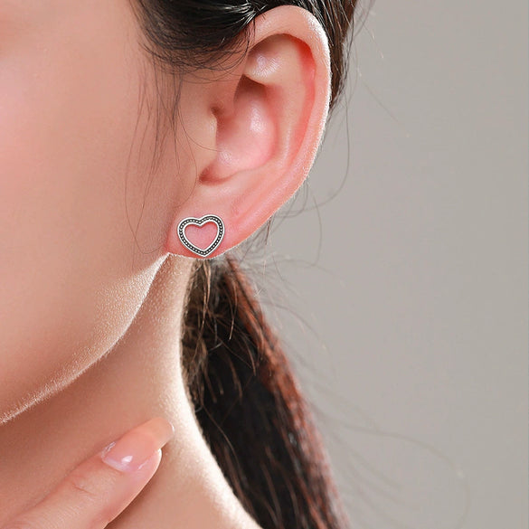 Wholesale S925 Sterling Silver Heartshaped Earrings Original Design Niche Fashion Simple Sweet Love Style
