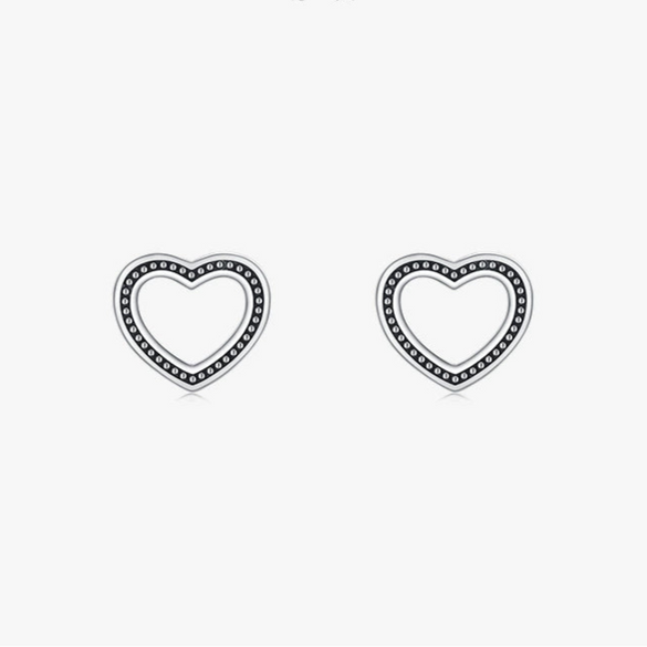 Wholesale S925 Sterling Silver Heartshaped Earrings Original Design Niche Fashion Simple Sweet Love Style