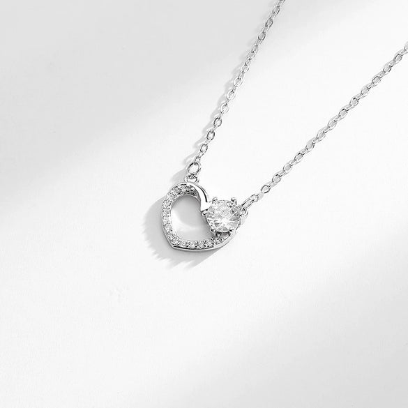 Wholesale S925 Sterling Silver Heartshaped Women's Collarbone Necklace Light Luxury Style