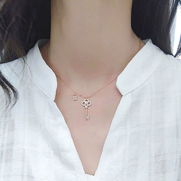 Wholesale S925 Sterling Silver Key Lock Necklace For Women With Cross Chain And Electroplating Treatment
