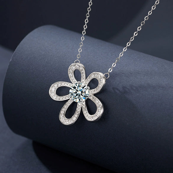 Wholesale S925 Sterling Silver Moissanite Sunflower Light Luxury Style Necklace