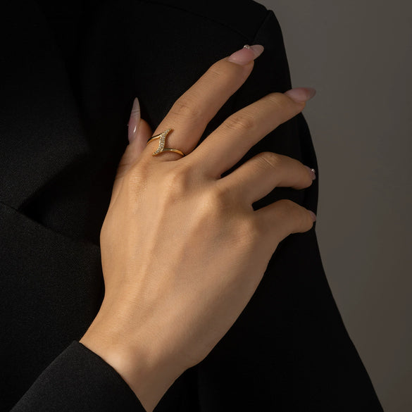 Wholesale S925 Sterling Silver Ring With Geometric Joker Zircon Electroplated In Platinum Or 18K Gold For Women And Unisex