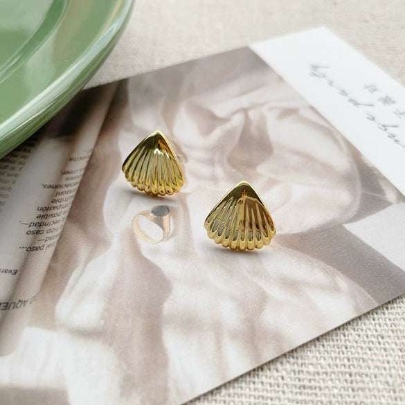 Wholesale S925 Sterling Silver Shell Stud Earrings For Women With Polished Finish And Geometric Style