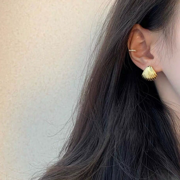 Wholesale S925 Sterling Silver Shell Stud Earrings For Women With Polished Finish And Geometric Style