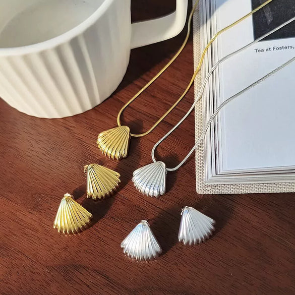 Wholesale S925 Sterling Silver Shell Stud Earrings For Women With Polished Finish And Geometric Style