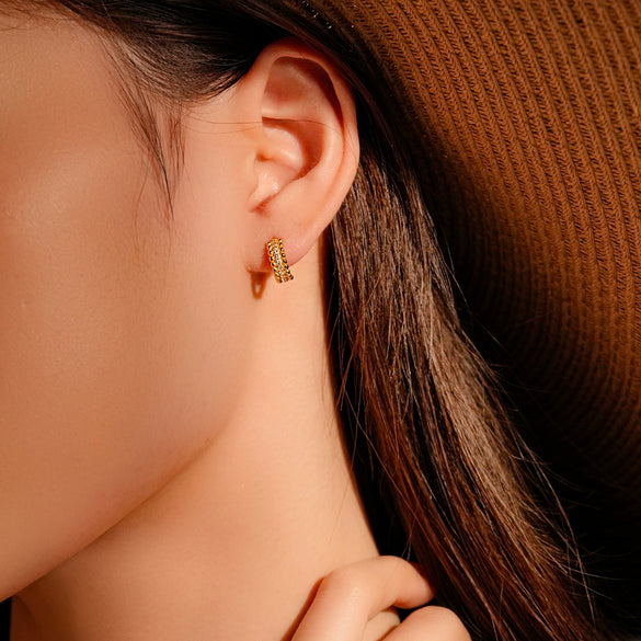 Wholesale S925 Sterling Silver Small Earrings With Retro Micro Inlaid Zircon And Classic Joker Ear Buckle Geometric Style Electroplated