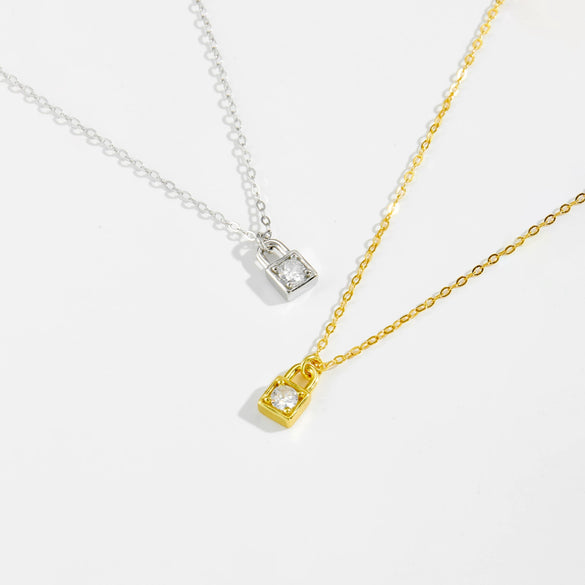 Wholesale S925 Sterling Silver Small Lock Pendant Necklace With Platinum Or 18K Gold Electroplating Classic And Fashionable Design