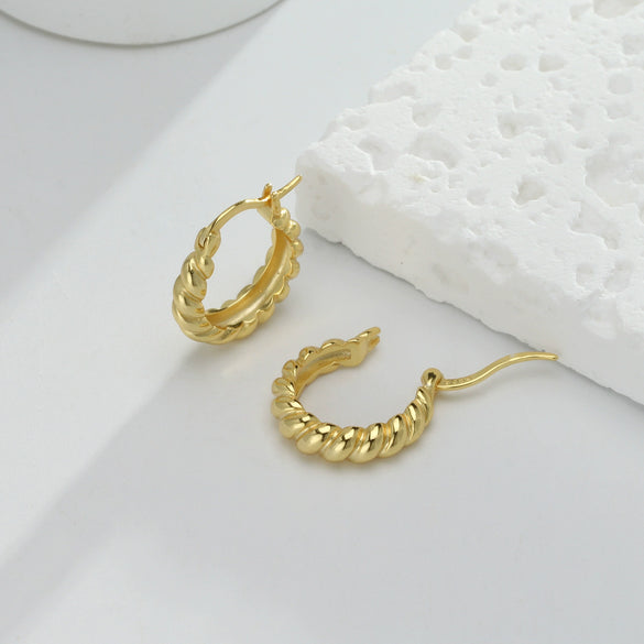 Wholesale S925 Sterling Silver Wave Pattern Twist Half Circle C Shaped Ear Buckle Earrings With Electroplating For Women