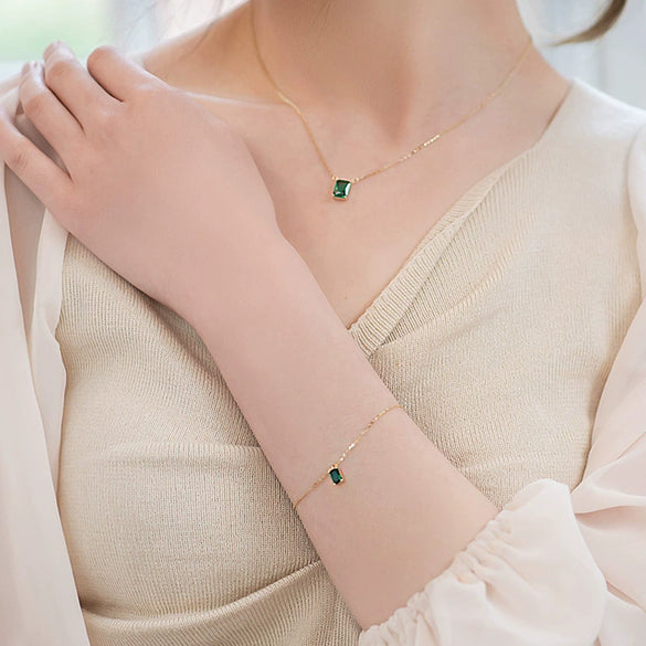 Wholesale S925 Sterling Silver Women's Clavicle Chain Necklace With Four Claw Inlaid Emerald And Small Green Zircon Geometric Pattern