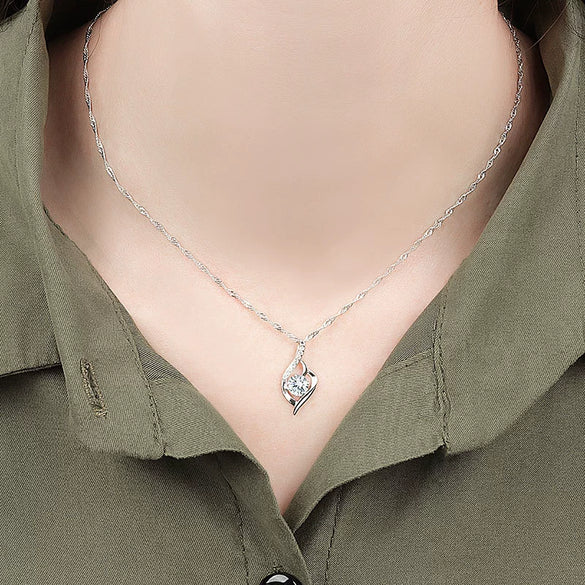 Wholesale S925 Sterling Silver Women's Clavicle Chain Pendant Necklace With Electroplating Treatment