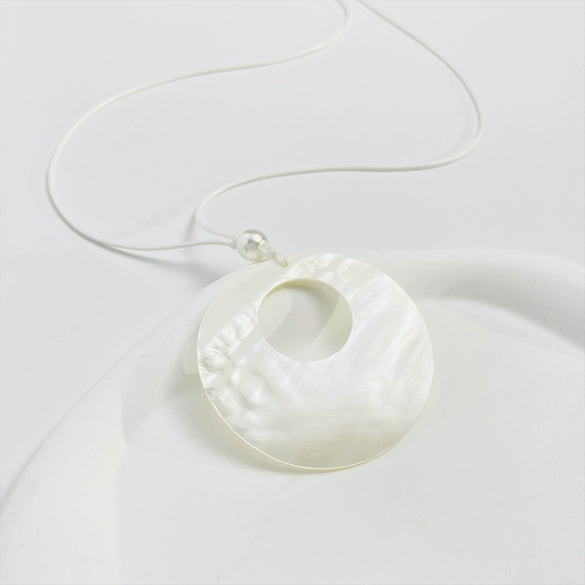 Wholesale Shell Pendant Necklace With Geometric Design And Wax Rope Strap Electroplated Finish