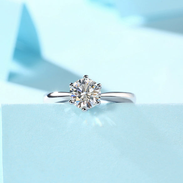 Wholesale 925 Silver Closed Moissanite Ring Platinumplated Antifading Sixclaw Inlay Geometric Sweet Minimalist Women's Style