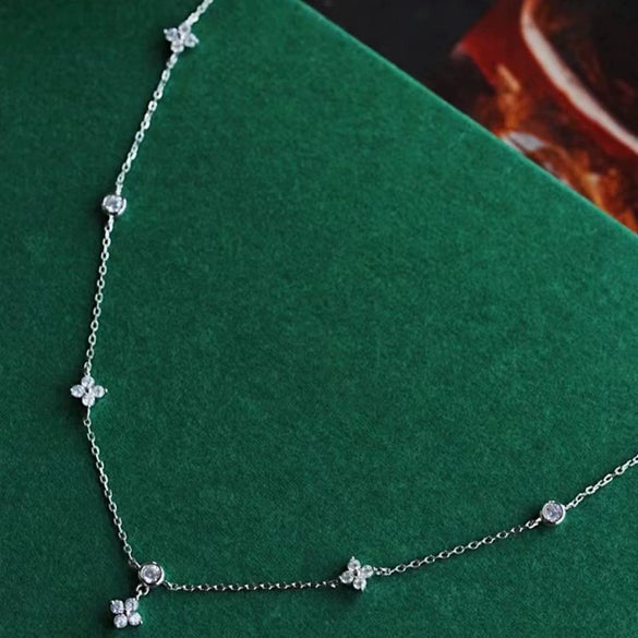 Wholesale Silver Clover Ochain Necklace With Diamond Embedded Light Luxury Style And Flower Leaf Pattern
