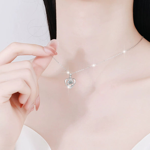 Wholesale Silver Heartshaped Necklace Light Luxury Style Women's Jewelry