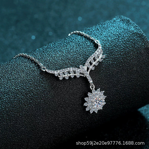 Wholesale Silver Necklace With Geometric Pattern And Fourclaw Setting Electroplated For Female