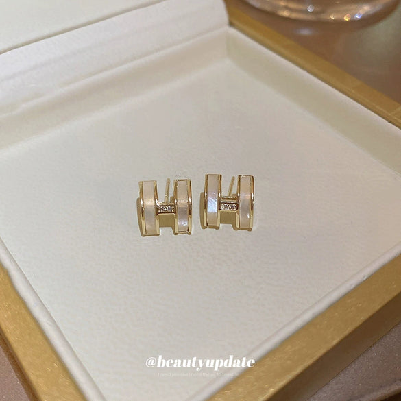 Wholesale Silver Needle Earrings With Real Gold Electroplated Metal Letter Pattern Light Luxury Style