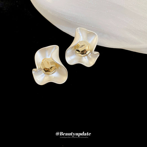 Wholesale Silver Needle Earrings With Real Gold Plating And Pleated Flower Design For Women Made Of Alloy