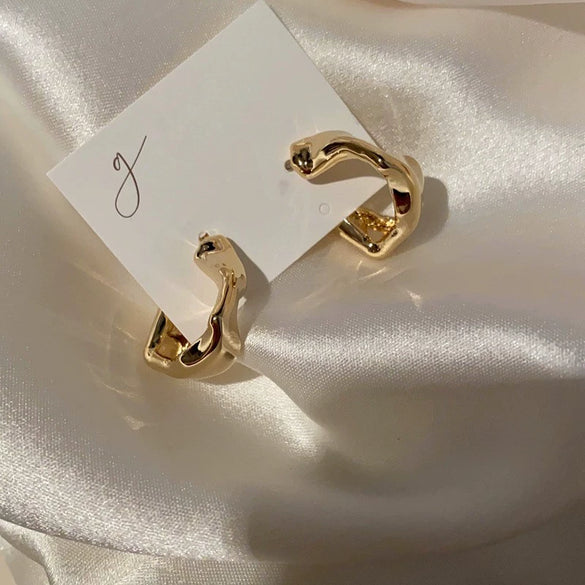 Wholesale Silver Needle Geometric Twist Diecast Metal Earrings For Women With Electroplating Treatment