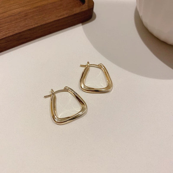 Wholesale Silver Needle Geometric Twist Diecast Metal Earrings For Women With Electroplating Treatment