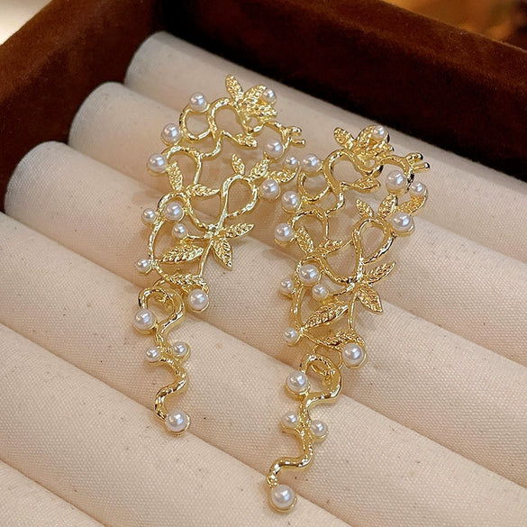 Wholesale Silver Needle Geometric Twist Diecast Metal Earrings For Women With Electroplating Treatment