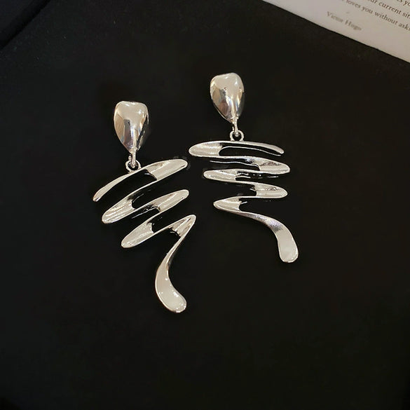 Wholesale Silver Needle Geometric Twist Diecast Metal Earrings For Women With Electroplating Treatment