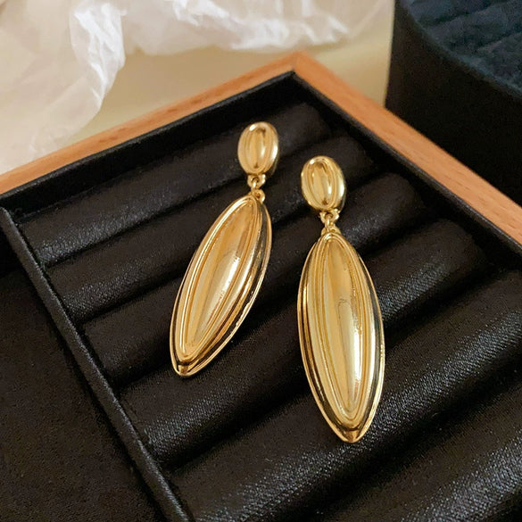 Wholesale Silver Needle Geometric Twist Diecast Metal Earrings For Women With Electroplating Treatment