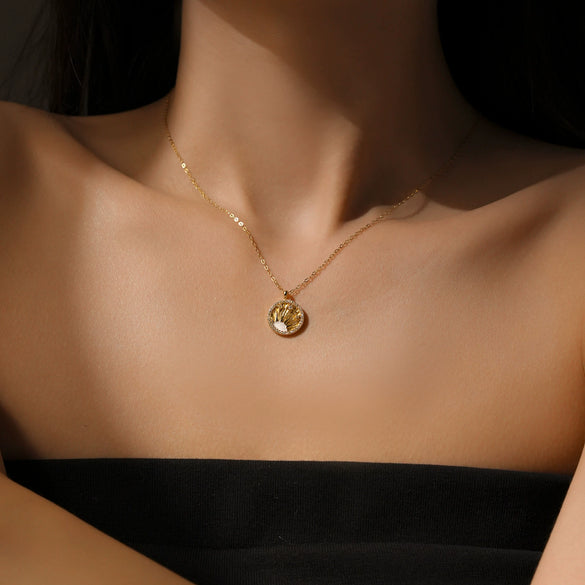 Wholesale Silver Pendant Clavicle Chain With Geometric Pattern And Electroplating For Women