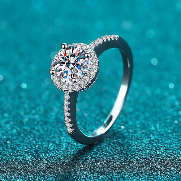 Wholesale 925 Silver Women's Ring With Microinlaid Moissanite And Flower Design Electroplated