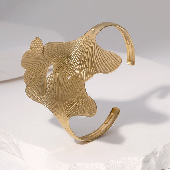 Wholesale Simple Design Electroplated Stainless Steel Ginkgo Leaf Bracelet Hand Jewelry