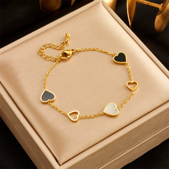 Wholesale Simple Design Love Accessories Chain Ladies Bracelet In Titanium Steel And Stainless Steel With Gold Plated Electroplating And Heart Shape Pattern
