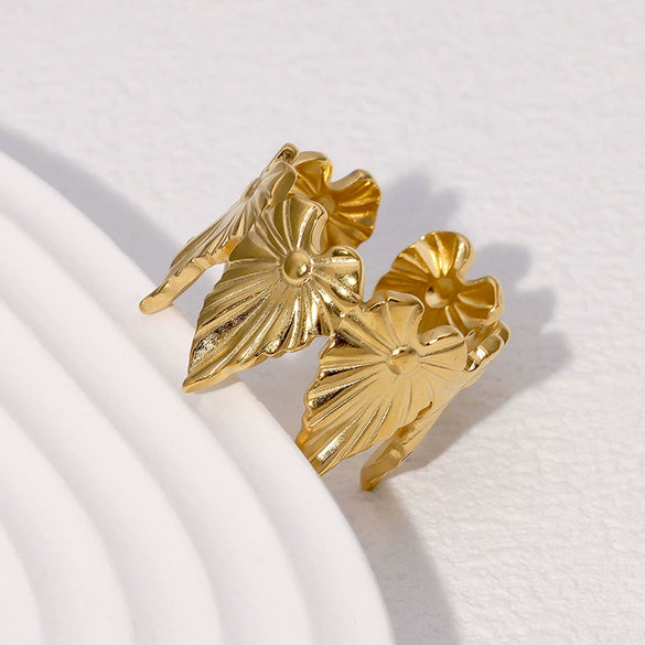 Wholesale Simple Electroplated Stainless Steel Leafshaped Women's Ring Hand Jewelry