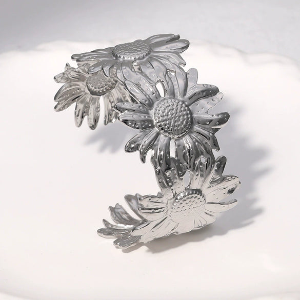 Wholesale Simple Electroplated Stainless Steel Sunflower Bracelet For Women