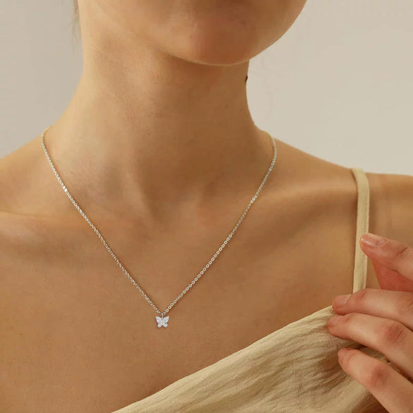 Wholesale Simple Exquisite Butterfly Moissanite S925 Sterling Silver Jewelry Pendant Clavicle Chain With Insect Pattern And Electroplating For Women