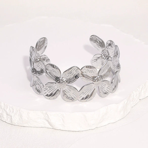 Wholesale Simple Flower Design Electroplated Stainless Steel Open Bracelet