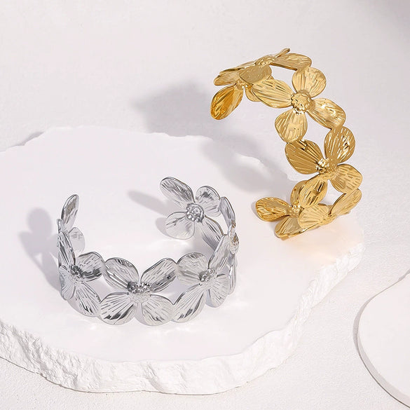 Wholesale Simple Flower Design Electroplated Stainless Steel Open Bracelet