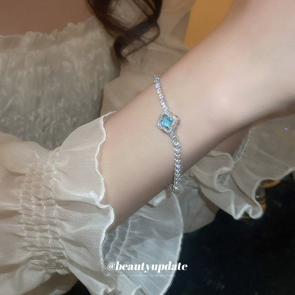 Wholesale Simple Flower Zircon Inlaid Copper Bracelet For Women With Geometric Styling And Light Luxury Niche Temperament