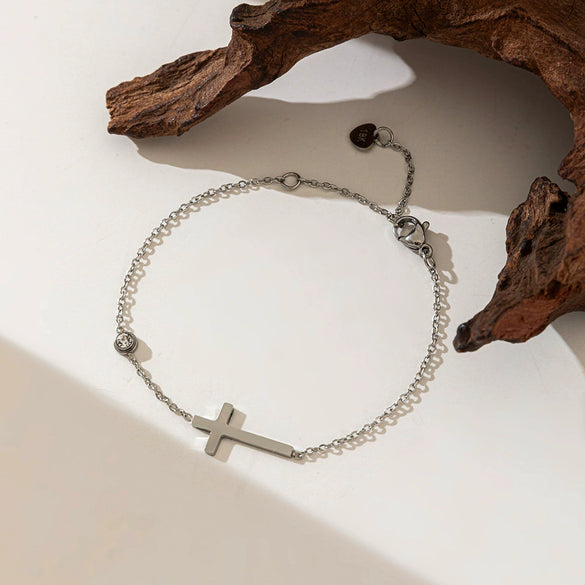 Wholesale Simple Geometric Design Electroplated Titanium Steel Cross Zircon O Word Chain Necklace For Women