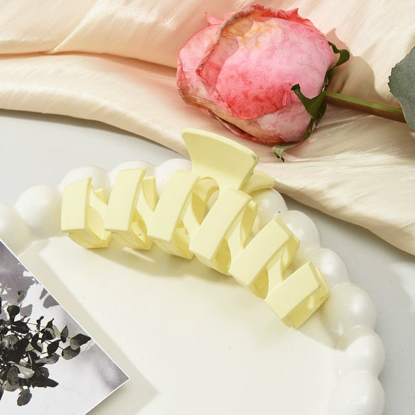 Wholesale Simple Handmade Plastic Resin Shark Clip Hair Accessory For Women