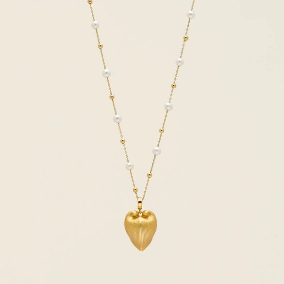 Wholesale Simple Heart Shape Gold Electroplated Copper Pearl Necklace For Unisex