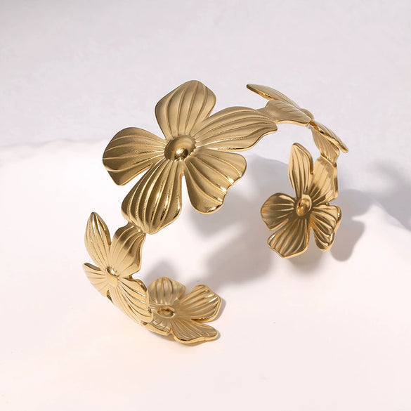Wholesale Simple Retro Fivepetal Flower Stainless Steel Electroplated Women's Bracelet