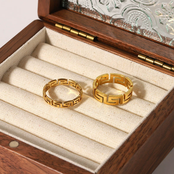 Wholesale Simple Stainless Steel Geometric Hollow Finger Ring With Great Wall Pattern Vacuum Real Gold Electroplated In Pvd Furnace Unisex