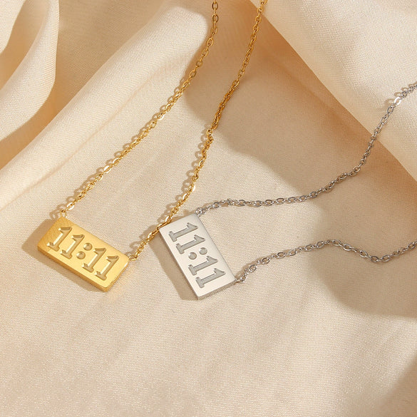 Wholesale Simple Stainless Steel 18K Gold Plated Letter Square Necklace For Women With Electroplating Process