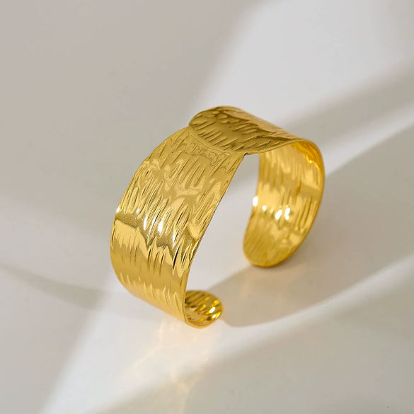 Wholesale Simple Stainless Steel 18K Gold Plated Open Wave Glossy Bracelet For Women