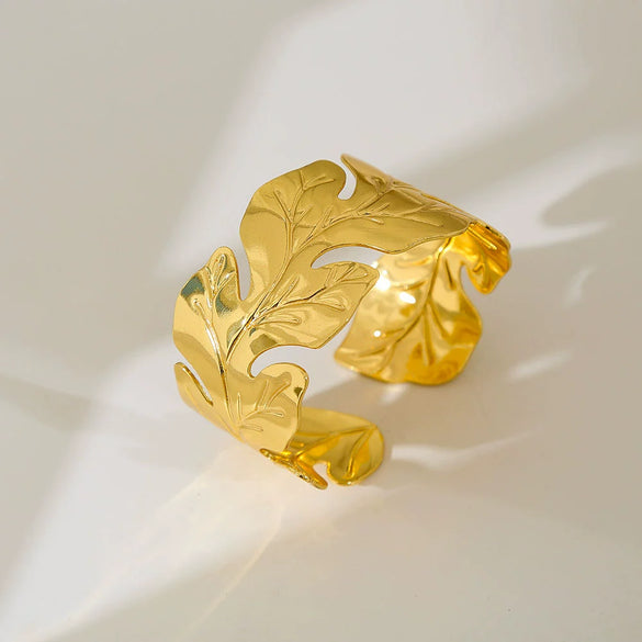 Wholesale Simple Stainless Steel 18K Gold Plated Open Wave Glossy Bracelet For Women