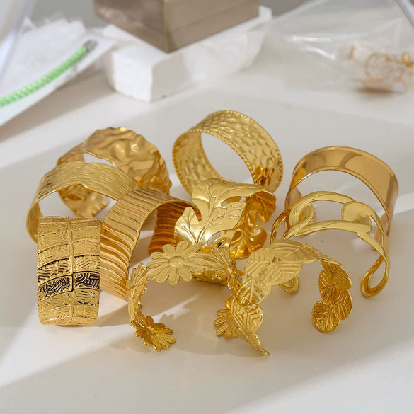 Wholesale Simple Stainless Steel 18K Gold Plated Open Wave Glossy Bracelet For Women
