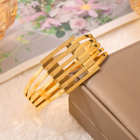 Wholesale Simple Style Hollow Titanium Steel Electroplated Bracelet Jewelry