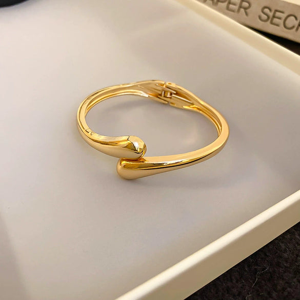 Wholesale Simple Temperament High Sense Light Luxury Niche Cold Wind Alloy Electroplated Bracelet