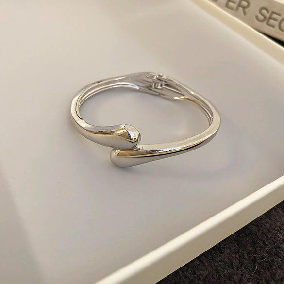 Wholesale Simple Temperament High Sense Light Luxury Niche Cold Wind Alloy Electroplated Bracelet